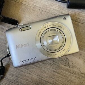 Nikon Coolpix S3300 Camera with case & charger